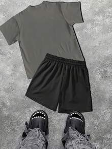 2pcs Men's Two-Piece Short Sleeved Shorts Set, Summer Men's Set T-Shirt+Shorts, Soft And Comfortable Top And Pants, Machine Washable, Dry Cleanable, High-Quality - Punk Style And  - Printed Pattern Pullover And Pants, Y2K Style, Suitable For Men's Daily, Street, Outdoor Outings And Wear - Dark Grey+Black(深灰色+黑色) - 查看 2