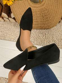 Mocasines planos de punta negros para mujer, zapatos planos de moda clásicos tipo slip-on, zapatos casuales para el hogar, todo el año, oficina, escuela, exterior, fiesta, versátiles - Negro - Ver 6