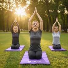 MUUK FITNESS Tapete de Yoga Foamy Antideslizante 150 x 59 cm | Esterilla Ligera de 8 mm con Correa de Transporte| Almohadilla para Rodillas y Codos | Material EVA Resistente, Ligero y Cómodo | Ideal para Ejercicio en Casa, Gimnasio, Parque, Viajes, Meditación y Estiramientos - Morado - Ver 11