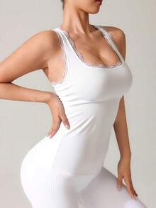 优雅小众蕾丝边饰短款吊带背心，百搭性感简约设计修身打底衫