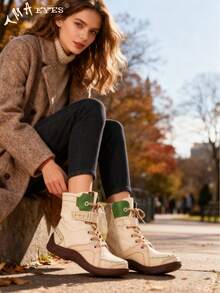1 Pair TMA EYES Vintage Style Handmade Stitching & Sewn PU Patchwork Contrast Color Distressed Fuzzy Lining Warm Plush Insole Jacquard Shoelace Closure Non-Slip Comfortable Cold-Proof Outdoor Casual Plus Size Wide Fit Women Short Boots - 白色 - 查看 2