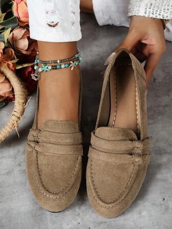 女士坡跟一脚蹬鞋，休闲时尚百搭，适合假日、度假、聚会等各种场合，四季皆宜。