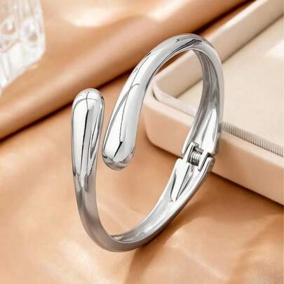 1pc Multicolor Symmetric Double Water Drop Shaped Fashion Bracelet. Exquisite, Sweet, And Elegant Style, With A Simple And Retro Design. European And American Style, Showcasing A High-End Quality. Perfectly Suitable For Daily Wear, Work, Meetings, Parties, Romantic Dates, Photography, Business Negotiations, Or Any Other Elegant Occasions.
