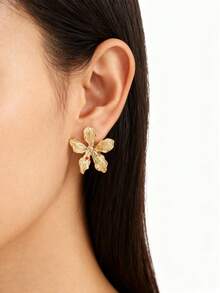 1 Pair Vintage Palace Style Exquisite Floral Elaborate Asymmetrical Pleated Luxurious Earrings - Gold 1 - View 4