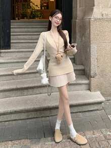 韩版灰色V领针织毛衣，新款蕾丝衬里修身短款露肩上衣 - 杏色 - 查看 7