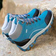 1双纯色户外系带金属孔眼徒步鞋，适合所有季节