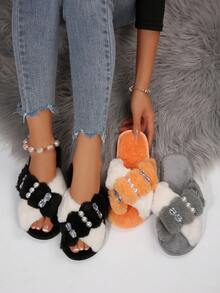 Pantufas femininas confortáveis de pelúcia para outono/inverno, com cores contrastantes, design cruzado e decoração com pérolas e strass. - Cinza claro - Ver 6