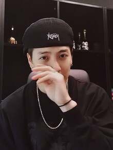 1. 秋冬季男士新款贝雷帽，大头围设计，帅气鸭舌反戴式帽带，适合嘻哈、街头、优雅等多种风格。