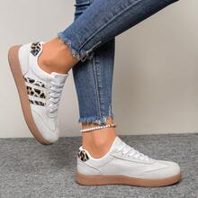1 Pair Women's Striped Patchwork Low-Top Casual Shoes, Young & Fashionable, Streetwear Style, Suede Lace-Up Flat Sneakers, Versatile & Comfortable For Daily Wear - Beige - View 4