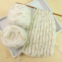 1 件羊毛、羊毛纱、钩针编织、纱线、手工染色羊毛马海毛纱，配有可爱的波尔卡圆点编织针，貂皮纱带有白色斑点针织围巾和外套。 - 彩色 - 查看 40