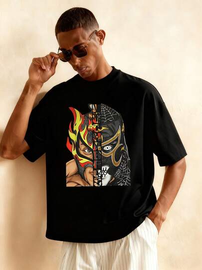 Máscaras de lucha libre fusionadas una con llamas vibrantes y otra con telarañas misteriosas simbolizando la dualidad la fuerza y la rica tradición de este deporte legendario camiseta de hombre 220g