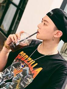 1. 秋冬季男士新款贝雷帽，大头围设计，帅气鸭舌反戴式帽带，适合嘻哈、街头、优雅等多种风格。