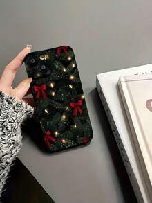 Funda TPU para teléfono con luces y lazos navideños. Compatible con teléfonos ,  17,  16 Pro Max,  15 Pro Max,  13 y  12. Ofrece protección contra golpes y caídas. Un regalo perfecto para familiares y amigos en estas fiestas. - Negro - Ver 5