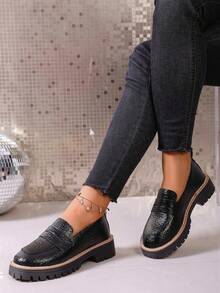 Comfortable Women Flat Loafers, Round Toe Design, Solid Color Thick Sole Slip-On Shoes, Hollow-Out Decor, Suitable For All Seasons - Black - View 3