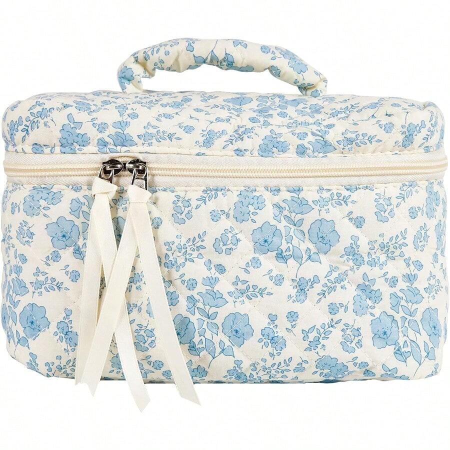 ZxsaMakeup Bag Large Travel Quilted Etic Makeup Bag Organizer Floral Cotton Coquette Aestetic Tetry Bag  Women Girls Blue Floral-LMakeup Bags - 藍花 - 查看 1