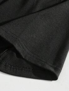 ROMWE MEN Goth Camiseta escolar gráfica con calavera y letras para hombre - Negro - Ver 4