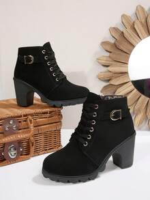 Botas de cano curto femininas para o outono/inverno, com cadarço, fivela de metal e salto grosso, estilo britânico moderno, versáteis, antiderrapantes e quentinhas. - Preto - Ver 6