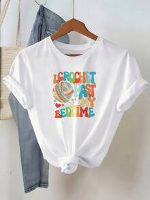Ideal para ocasiones informales. Camiseta de crochet "Crochet Past My Bedtime". Diseñada para satisfacer las necesidades de moda de las mujeres contemporáneas, ofreciendo una solución elegan - Blanco - Ver 4