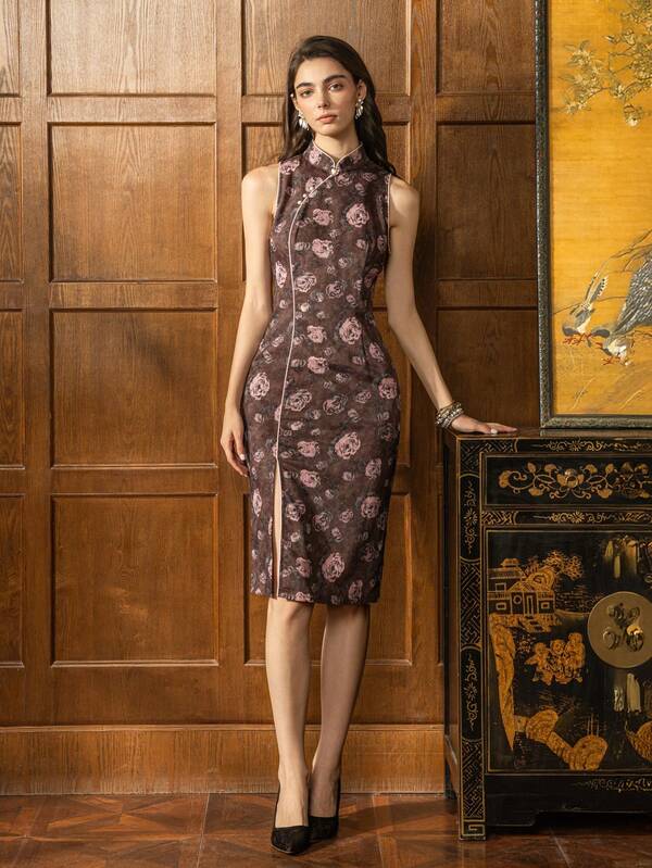 Faeriesty Women's New Chinese Style Cheongsam: Small Stand-Up Collar, Sleeveless, Side Slit Floral Design - Perfect For Formal Galas, Evening Banquets, Wedding Receptions, Cultural Ceremonies, High-End Business Dinners