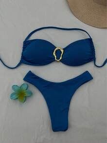 Bikini Set. The Top Is Strapless With A Gold Metallic Detail In The Center, Creating An Elegant Look. The Bottom Is A High-Cut, Beachy Style. - Xanh đậm - Xem 2