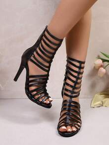 Sandálias femininas de verão estilo New Roman, cano alto, com cadarço vazado e salto agulha delicado. - Preto - Ver 12