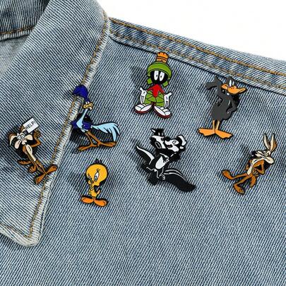 Warner Bros 1/7 Pcs Funny Creative Brooch Set Funny Daffy Duck Enamel Pins Backpack Clothing Accessories Metal Badge Accessories Gift For Friends