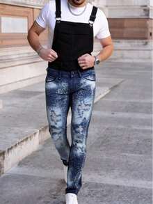 Overol Hippie para hombre de mezclilla azul con peto negro, diseño moderno bicolor con efecto deslavado, estilo urbano y casual, ideal para outfits streetwear, cómodos y con actitud contemporánea. - Azul con Negro - Ver 3