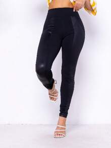 Calça Legging Feminina Montaria com Detalhes em Cirrê Suplex Premium