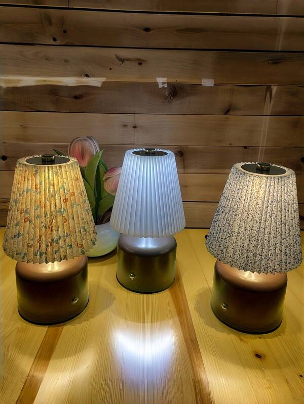 1 buc Lampă de birou decorativă cu imprimeu textil, stil european minimalist modern, lampă de noptieră, material metalic reîncărcabilă prin USB (baterie încorporată 18650-1200mAh), potrivită pentru masă, bar, dormitor, cămin, sufragerie, birou, camping, dar și ca și cadou de sărbători, Crăciun, Ziua Îndrăgostiților