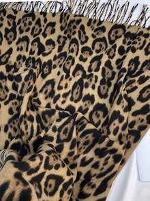1 pieza Chal de punto con flecos y estampado de leopardo para mujer, bufanda de imitación de cachemira cálida y resistente al viento, bufanda de estampado de leopardo de imitación de cachemira para mujer en otoño/invierno, chal grande estampado, calentador de cuello de estilo europeo y americano, regalo para padres, amigos, parejas, adecuado para Halloween, Navidad, regalos festivos