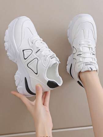 Nuevos tenis gruesos de primavera/otoño para mujer, con parte superior de cuero en patchwork, plataforma transpirable y tacón de cuña, zapatos casuales ligeros con cordones, tenis de moda en negro/blanco/rosa para uso atlético