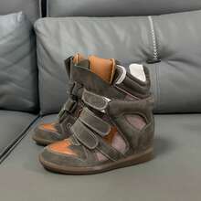 New 2026 Hidden Height-Increasing High-Top Women's Shoes, Color-Matching Flat Casual Sneakers. Designer High-Top Shoes For Women For All Seasons, Body-Hugging Casual Sports Shoes, Versatile White Shoes With A Thick Black Sole. 7 Cm Internal Heel Lift, Women's Ankle Boots, High-Top Models For Petite Sizes. - 卡其色 - 查看 3