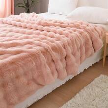 1条奢华仿貂绒毛毯,加厚双层柔软蓬松,触感如云朵般柔软,适用于家居、客厅、卧室、沙发等场所,也是提升家居生活品质的绝佳礼物。 - 粉色 - 查看 16