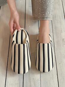 خطوط بيضاء عريضة