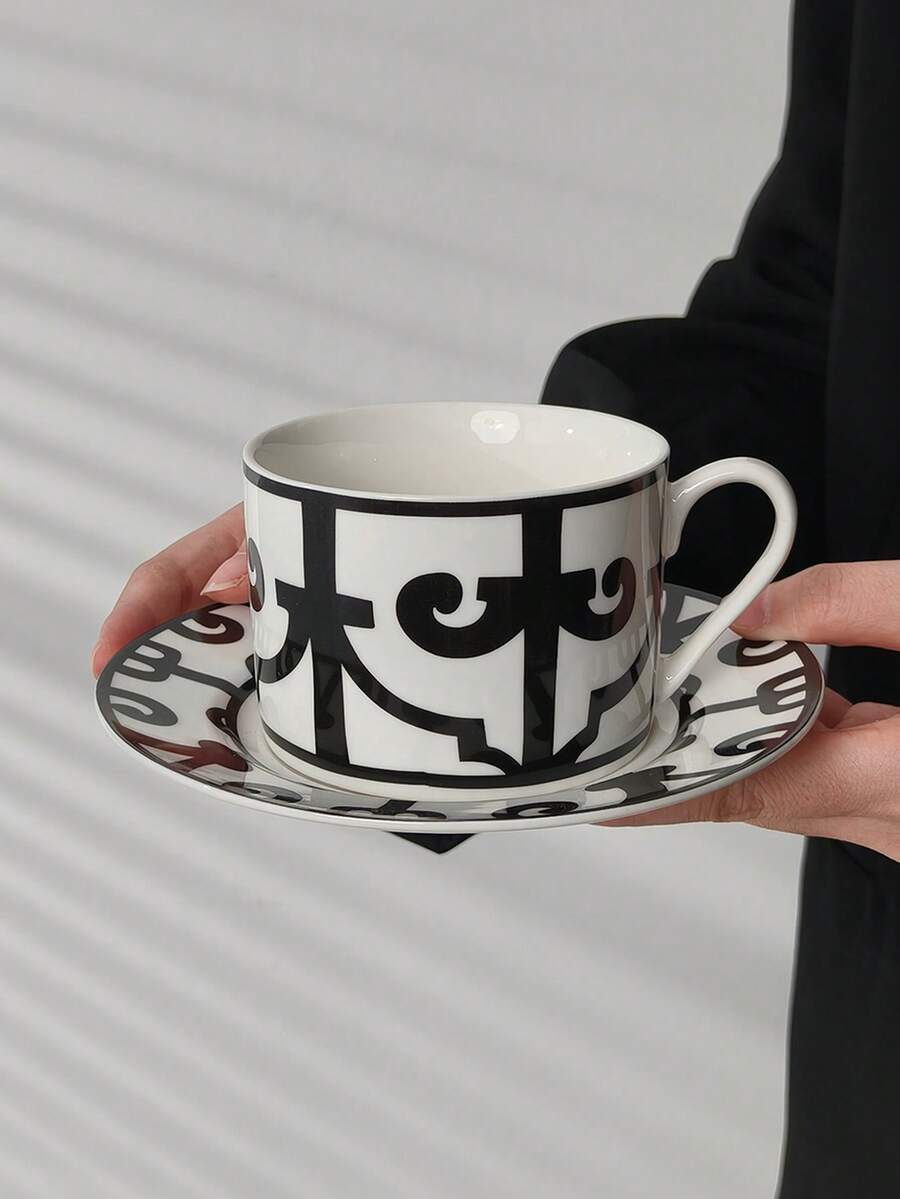 Cabin Kangaroo 1 Juego de Taza y Plato de Café de Porcelana de Hueso con Patrón de Ventana de Hierro Vintage Francés, Taza de Té de la Tarde de Lujo Premium en Blanco y Negro, Taza de Cerámica Estilo Ins para Café Latte, Desayuno y Agua en el Hogar - Multicolor - Ver 1
