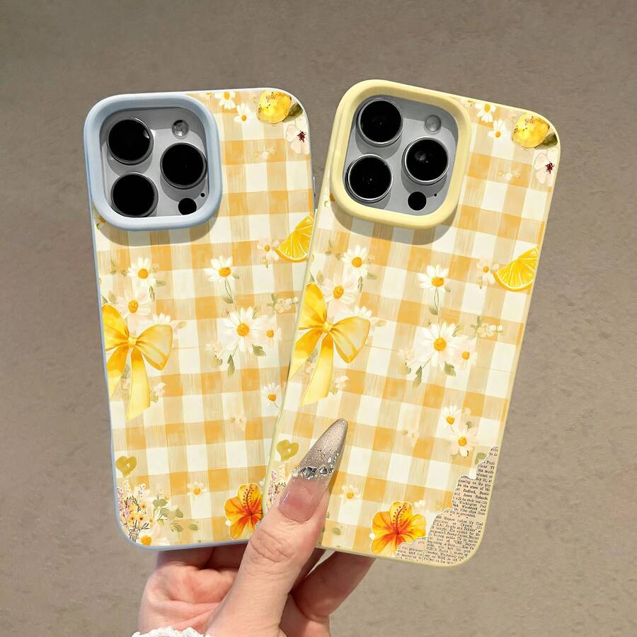 Funda para teléfono Daisy Delight con estampado floral amarillo, compatible con teléfonos , 17, 16 Pro Max, 15 Pro Max, 13 y 12. Fabricada en TPU, ofrece protección contra golpes y caídas. Ideal para lucir un estilo primaveral, reuniones familiares, regalos para amigos o simplemente para darte un capricho y darle un toque fresco a tu look. - Amarillo - Ver 1