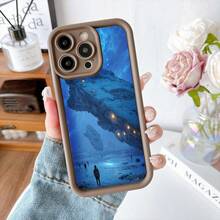 Cubierta de telefono con borde negro para iPhone 14 Pro Max con diseño de nave espacial flotante en cielo azul y figura solitaria en paisaje futurista ideal para amantes de la ciencia ficción y viajes espaciales - Blanco - Ver 5