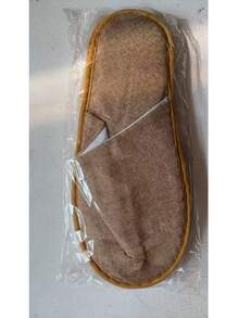 1 Pair Disposable Slippers For Hotels, Non Slip Slippers For Bathrooms, And Thick Disposable Slippers For Household Guests(Random Color)