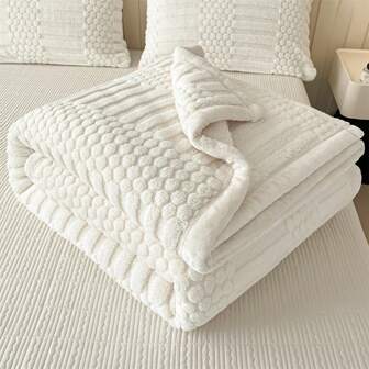 1pc Super Soft Plush Polyester Blanket, Suitable For Home Sofa Bed, Comfortable - Lightweight & Fluffy, Machine Washable - Ideal For Bedroom And Dorm, All Season