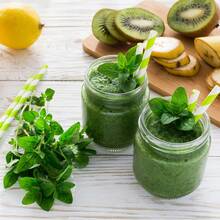 100支/包 绿白条纹一次性纸吸管 6*197mm | 适用于生日、婚礼及各种活动，是各种场合饮用的理想选择，也可用作学校用品，可溶于水的派对吸管