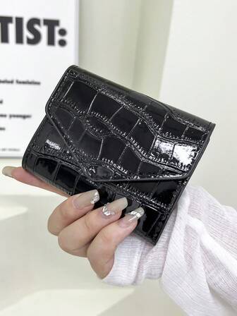 黑色鳄鱼纹压花仿皮三折钱包，多卡位及现金隔层，时尚信封式设计，适合女性日常使用，迷你钱包，小巧可爱，可用作卡包、零钱包、礼品、圣诞礼物或配饰。