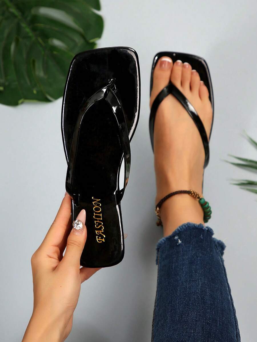 Dép xỏ ngón đế bằng màu nâu sô cô la mùa xuân/hè mới cho nữ, dép xỏ ngón mũi tròn, dép xỏ ngón thường ngày để mặc trong nhà và ngoài trời