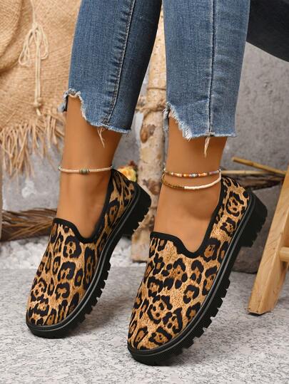 大码女式厚底圆头仿麂皮牛津乐福鞋，一脚蹬平底休闲鞋，时尚百搭乐福鞋，欧式大码款式