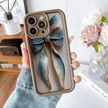 Carcasa de telefono con borde protector color gris oscuro con estampado de lazo de tela azul y beige para iPhone 14 Pro Max estilo elegante y artesanal ideal para uso diario y ocasiones especiales - Blanco - Ver 5