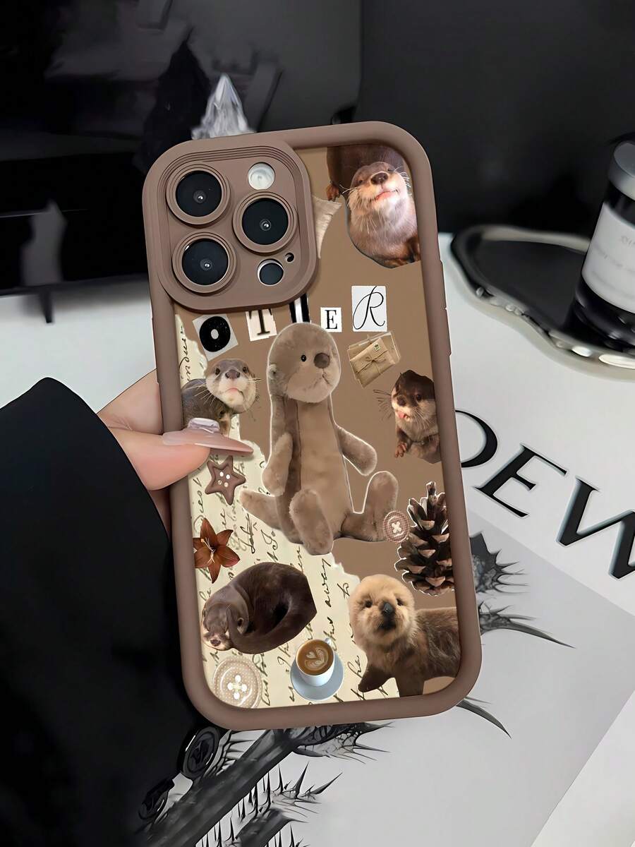 Funda de peluche adorable con forma de nutria que te hará sonreír y te llenará de alegría. Compatible con teléfonos , 17, 16 Pro Max, 15 Pro Max, 13 y 12. Fabricada en TPU, ofrece protección contra golpes y caídas. Regalo perfecto para familiares, amigos, novios, Día de Muertos y Halloween. - Marrón - Ver 1