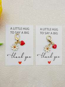 1/2 张创意“一个小小的拥抱，一份大大的感谢”英文感恩节贺卡，白色雏菊，红色爱心，银色爱心合金钥匙扣纸板吊坠包装配件，独立包装，感恩节/圣诞节/生日/情人节/教师节礼物 - 彩色 - 查看 3