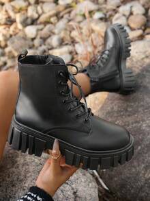 秋冬女士高级黑色真皮2.56英寸厚跟系带侧拉链摩托车踝靴，保暖日常通勤靴，厚底时尚派对西部靴 - 黑色 - 查看 1