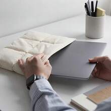 حقيبة كمبيوتر محمول خفيفة الوزن، متوافقة مع أجهزة الكمبيوتر المحمول 14 بوصة M5 2025 A3434 و 14.2 بوصة، مع مشبك على شكل وسادة، متوافقة أيضًا مع أجهزة الكمبيوتر المحمول 11 بوصة و 13 بوصة و 14 بوصة الأخرى. للسفر والضروريات النسائية - متعدد الألوان - مشاهدة 1