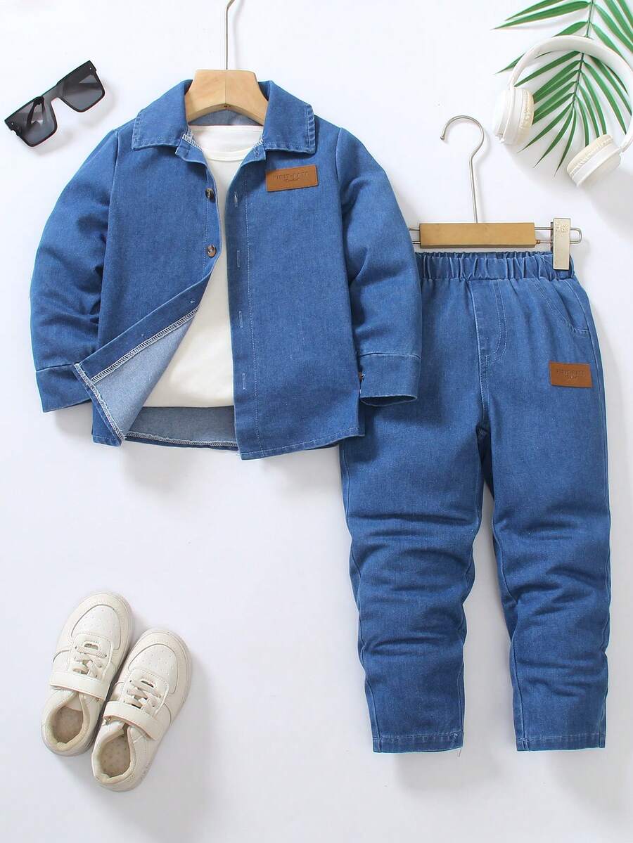 两件套男童时尚休闲牛仔套装，包括蓝色牛仔衬衫和直筒牛仔裤，适合春秋季穿着。