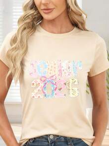 T-Shirt With Floral Print And Text Senior 2026 For Graduation - 杏色 - 查看 1